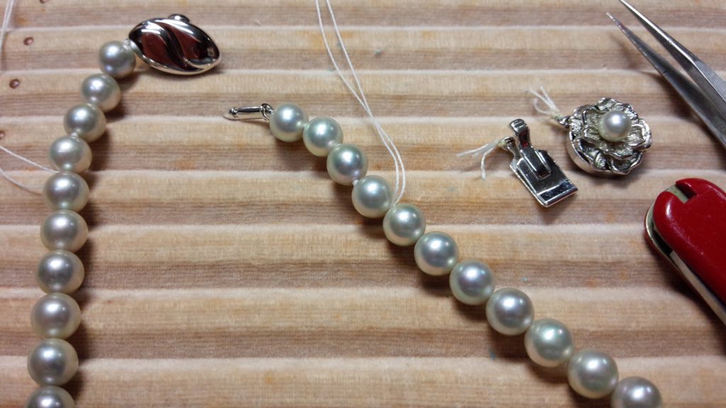 真珠ネックレス糸交換